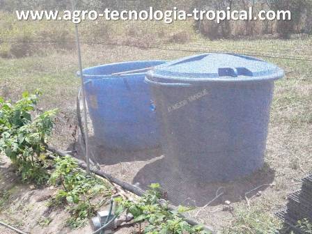 se requiere de un tanque para disolver los abonos y una bomba par impulsar el agua de riego